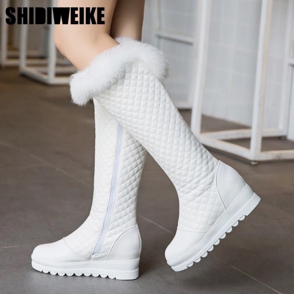 White knee high winter boots 9-10